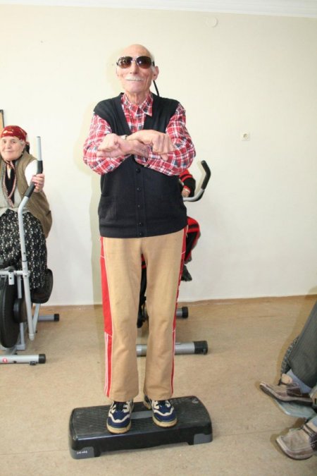 Huzurevi sakinlerinden ‘Gangnam Style’ şov