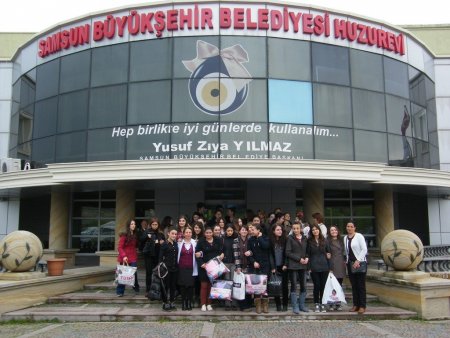 Huzurevi sakinlerine ilmek ilmek sevgiyi işlediler