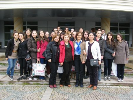 Huzurevi sakinlerine ilmek ilmek sevgiyi işlediler