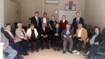 Huzurevi sakinlerine internet kursu