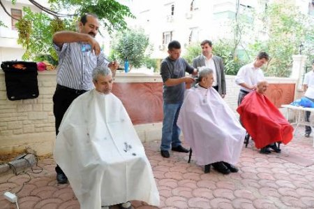 Huzurevi Sakinlerine Ücretsiz Tıraş