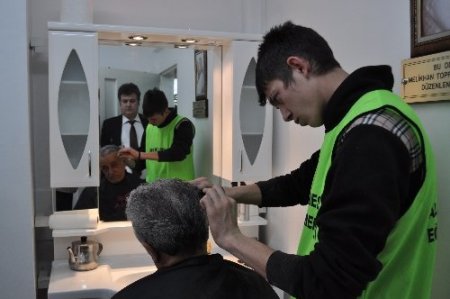 Huzurevinde gizli kalmış güzellikleri yansıtan bakım