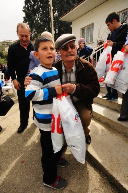 Huzurevinde kalan yaşlılar, köylerdeki çocuklarla buluştu