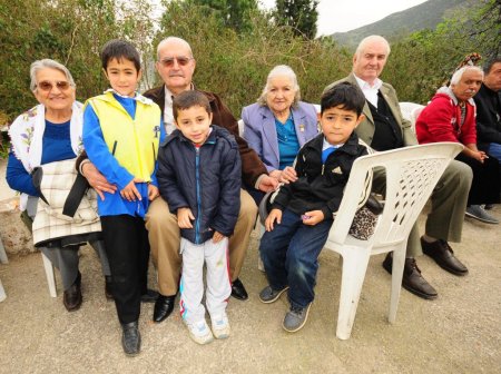 Huzurevinde kalan yaşlılar, köylerdeki çocuklarla buluştu