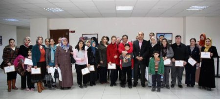 Huzurlu aile mutlu evlilik okulunda 80 kursiyere sertifika verildi