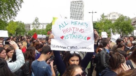 Hyde Park'ta Taksim protestosu