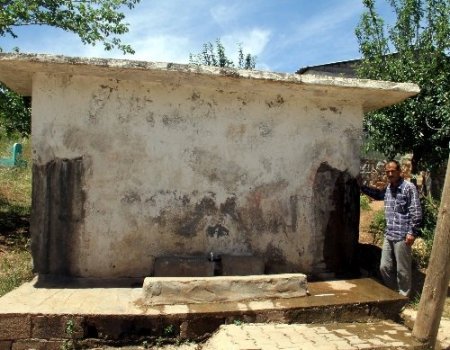 Hz. Adem’in torunu Enüş Peygamber'in kabrinin hali içler acısı