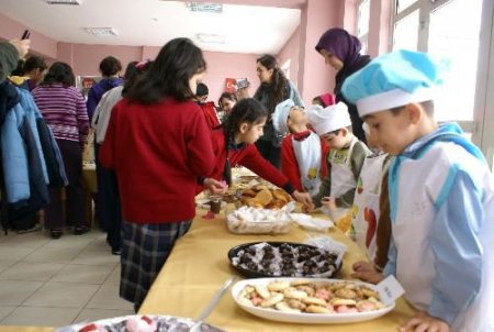 İbrahim Avcılı Öğrenciler, Yuvadaki Çocuklara Hediye Almak İçin Kermes Düzenledi