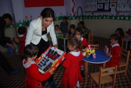 İbrahim Çeçen Vakfı, anasınıfı öğrencilerine oyuncak dağıttı