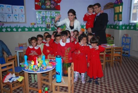 İbrahim Çeçen Vakfı, anasınıfı öğrencilerine oyuncak dağıttı
