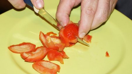 İçi Çileğe Benzeyen Domates Şaşırttı