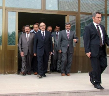 İçişleri Bakanı Atalay, Hasta Olan Ağabeyini Ziyaret Etti