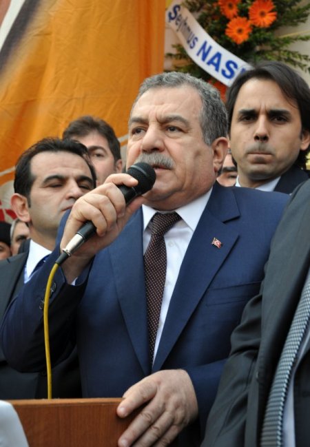 İçişleri Bakanı Güler, Midyat’ta kurbanlar kesilerek karşılandı