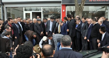 İçişleri Bakanı Güler, Midyat’ta kurbanlar kesilerek karşılandı