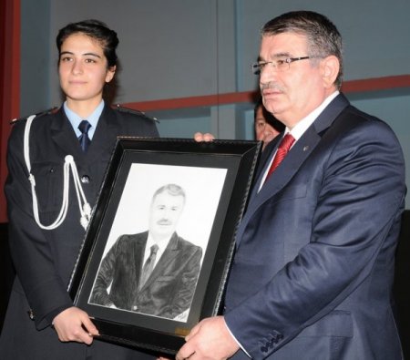 İçişleri Bakanı Şahin, askerle karavanadan yemek yedi