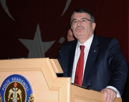 İçişleri Bakanı Şahin, askerle karavanadan yemek yedi