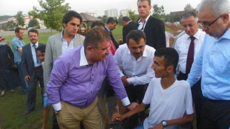 İçişleri Bakanı Şahin, Şehit Uzman Çavuşun Ailesini Ziyaret Etti