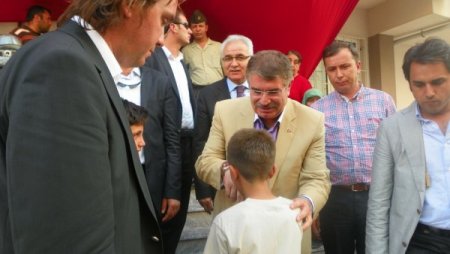 İçişleri Bakanı Şahin, Şehit Uzman Çavuşun Ailesini Ziyaret Etti