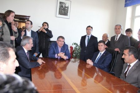 İçişleri Bakanı Şahin Başkale’de esnafı dinledi