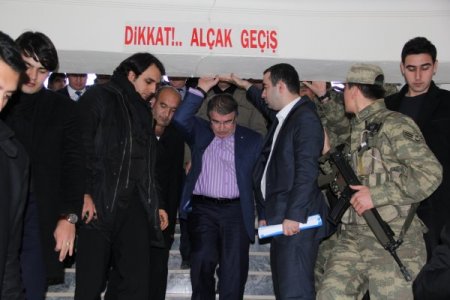 İçişleri Bakanı Şahin Başkale’de esnafı dinledi