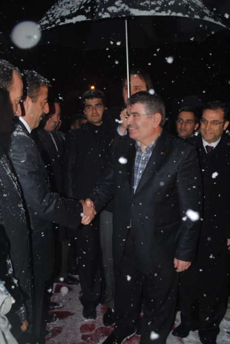 İçişleri Bakanı Şahin: Hakkari'yi Seviyoruz, Sevmeye Devam Edeceğiz