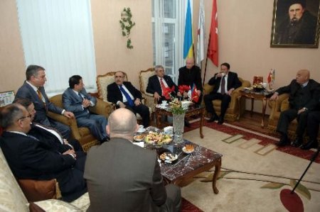 İçişleri Bakanı Ukrayna'dan Ayrıldı