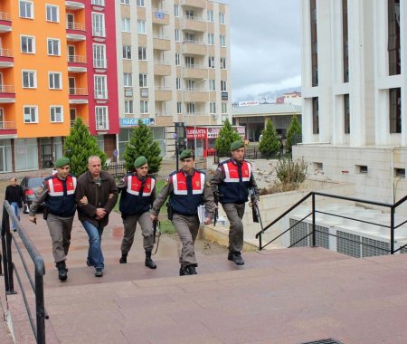 İçki kavgasında dört kişiyi yaraladı (Özel)