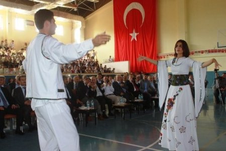 İdil’de 5 dilde türküler programına yoğun ilgi