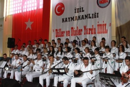 İdil’de 5 dilde türküler programına yoğun ilgi