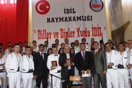 İdil’de 5 dilde türküler programına yoğun ilgi