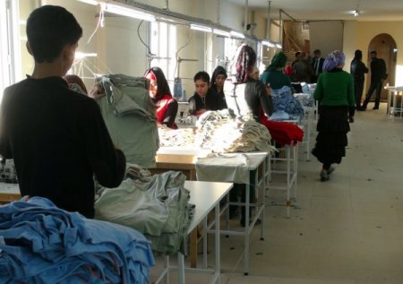 İdil’de açılan tekstil fabrikası gençler için ekmek kapısı oldu