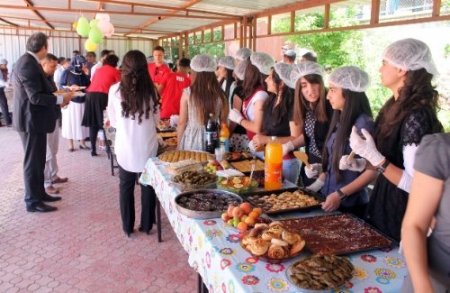 İdil'de gönül elçilerinden eğitim yararına kermes