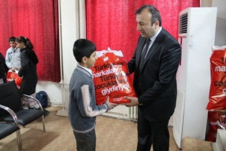 İdil’de ihtiyaç sahibi öğrencilere giyim yardımı yapıldı