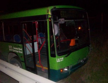 İett Otobüsü Yoldan Çıkarak İki Otomobile Çarptı: 1 Ölü, 1 Yaralı