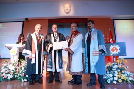 İEÜ'de yeni yılın ilk dersini İtalya eski Başbakanı Prodi verdi