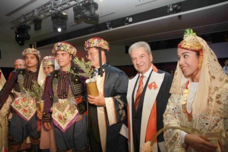 İEÜ'de yeni yılın ilk dersini İtalya eski Başbakanı Prodi verdi