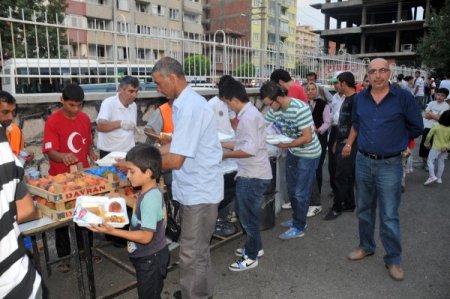 İftar Çadırları Afyon’da Kaynaşma Noktası Oldu