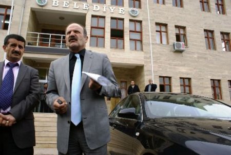 Iğdır Belediye Başkanı'nın Makam Aracı Ve Çalışanların Maaşlarına Haciz