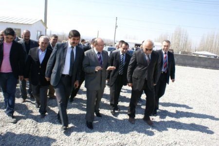 Iğdır Valisi Amir Çiçek, Oto Galericiler Sitesi'ni Ziyaret Etti