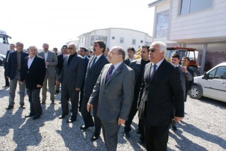 Iğdır Valisi Amir Çiçek, Oto Galericiler Sitesi'ni Ziyaret Etti