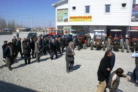 Iğdır Valisi Amir Çiçek, Oto Galericiler Sitesi'ni Ziyaret Etti
