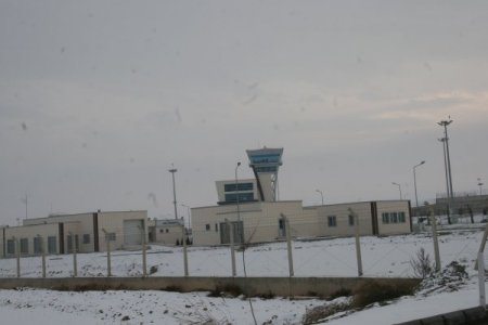 Iğdır'a hava muhalefeti nedeniyle 3 gündür uçak seferi yapılamıyor