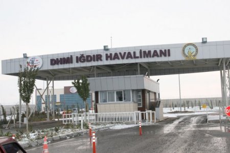 Iğdır'a hava muhalefeti nedeniyle 3 gündür uçak seferi yapılamıyor