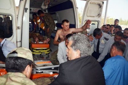 Iğdır'da askeri araç ile kamyon çarpıştı: 4'ü ağır 8 asker yaralı