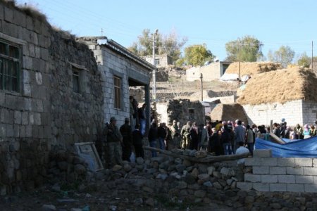 Iğdır'da bunalıma giren baba, eşini ve çocuğunu öldürdükten sonra intihar etti