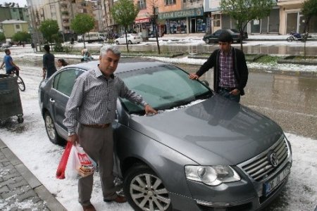 Iğdır'da ceviz büyüklüğünde dolu yağdı