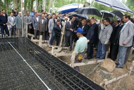 Iğdır'da gençlik merkezinin temeli dualarla atıldı