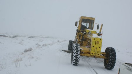 Iğdır'da kar nedeniyle 20 köyün yolu kapandı