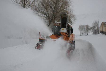 Iğdır'da kar nedeniyle 20 köyün yolu kapandı