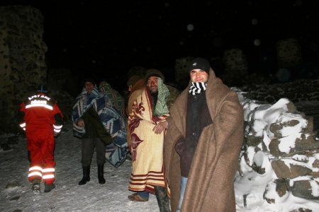 Iğdır'da kar ve tipide mahsur kalan çoban ve köylüler kurtarıldı